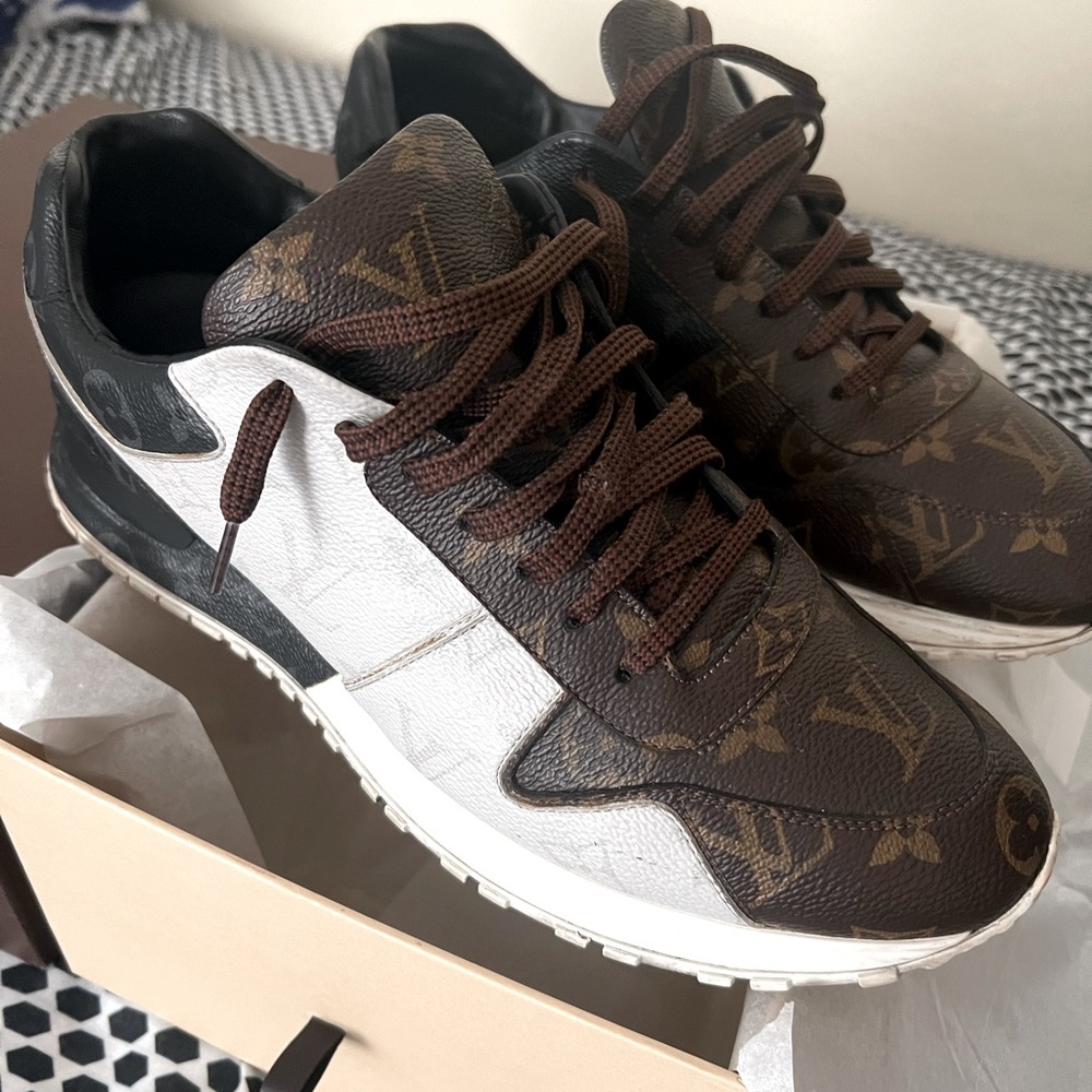 LV Runaway Tri Color Sneaker Size (LV 8) US 9 Pre Owned!